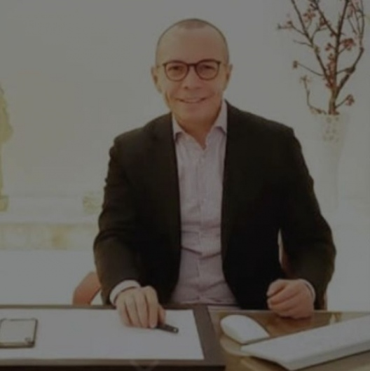 Dr. Marconi Delmiro – Cirurgião Plástico